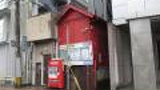 ビルの谷間の最たるものです。