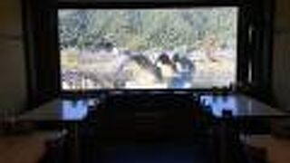 窓辺が一服の絵画