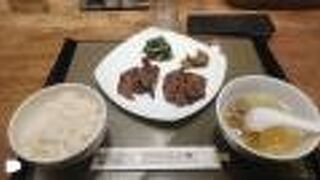 仙台名物の牛たんを食す