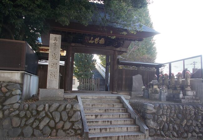 静かな住宅地の中にあります。