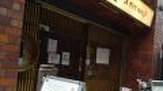 お昼にこちらでうどんいただきました