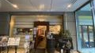 ウニパスタとデザートが好きです