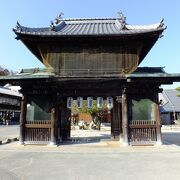 厳島神社の出口の近くです。