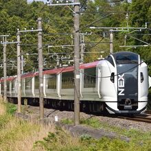 総武本線を走る成田エクスプレス