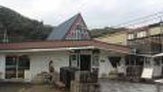 伊豆稲取駅前の広場です。