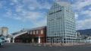 佐世保港にある２つの離島航路桟橋の１つで、大型船・フェリー用