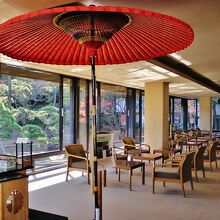 ロビーの茶席はコロナ対策で休業中