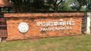 １０００年前に砂岩で建てられた寺院