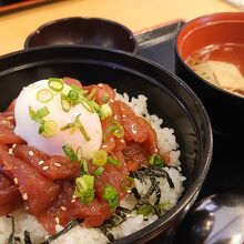マグロユッケ丼
