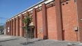 大ホールや会議室に転身。