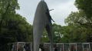 同級生たちの呼びかけで建立されました