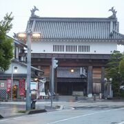 掛川城から少し離れた場所にある門