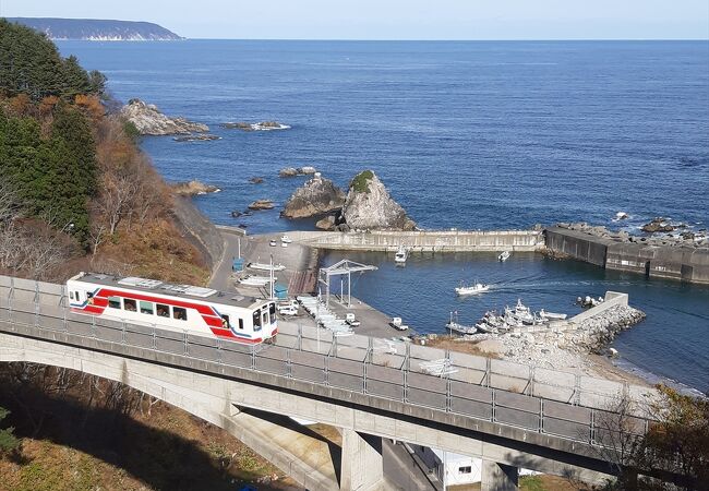 三陸鉄道の大沢橋梁＋沢漁港や堀内駅からの眺めが絵になる海岸線
