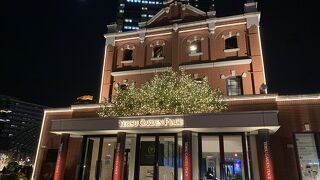 動く歩道で駅からすぐ