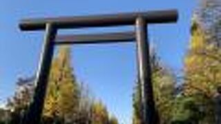 靖国神社を象徴する鳥居