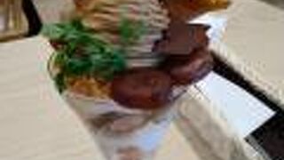 栗いっぱいのモンブランパフェ