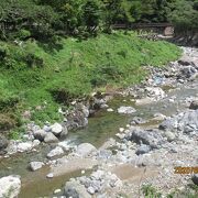 白石と川の流れがステキです