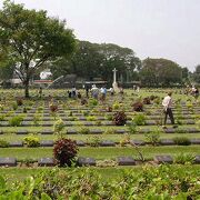 連合軍兵士6982人が埋葬されています。
