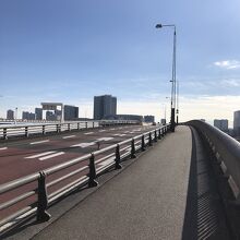 高速道路も見えます。