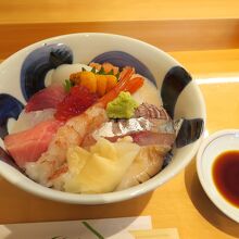 海鮮丼（2,100円）