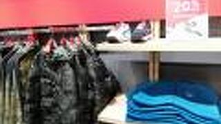 メンズもレディースもゴルフウェアも。