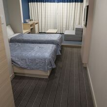 2人まではベッド、3人目はマットレスの1等和洋室