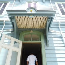 薄いブルーのペイント