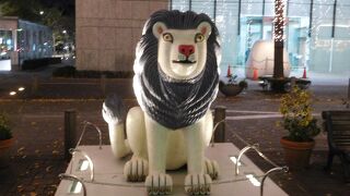 イルミネーションとアート作品