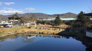 駅前。。　夜間はライトアップも。
