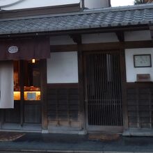 「茶ろんたわらや」入口