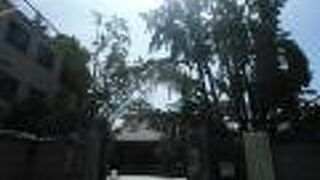 砲丸投げのようなポーズの福禄寿像がいい