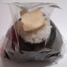 鮭まぶしのおにぎり