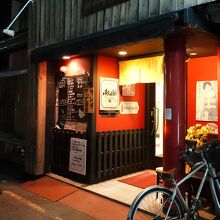 遅い時間の油壺 （アブラツボ）外観