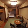 阪急嵐山駅の目の前で、お風呂・食事ともに大満足。部屋も家族連れに便利な和室付き