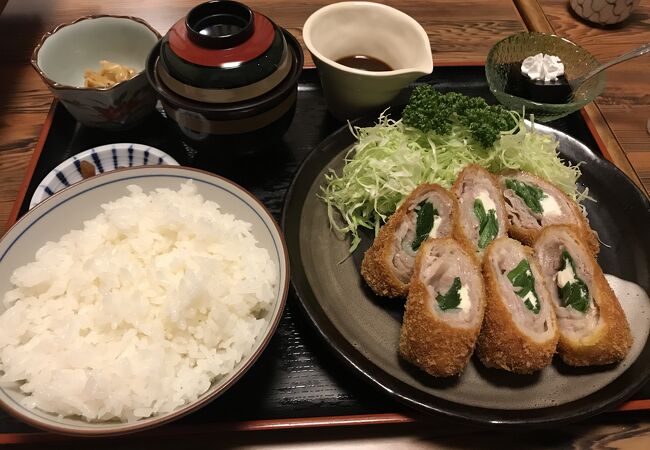 お座敷席で定食