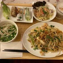 五目焼そばセット：1278円（2020/11）