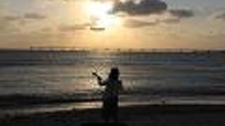 夕陽を見ながら思い思いの夕暮れを。