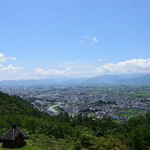 松本市の市街地を見渡せるアルプス公園