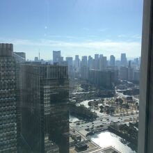 窓から見える皇居外苑