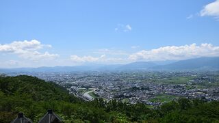 松本市の市街地を一望できる展望台