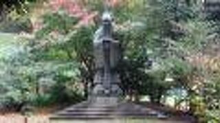 元々孔子廟ですので、孔子銅像には是非お参りを。