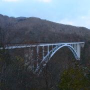 山の中の橋