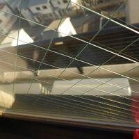 ふつうのエアコンだか、当然、窓の外には室外機。何台もあった。