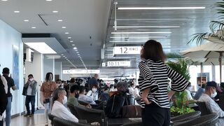 コンパクトだが色々ある空港