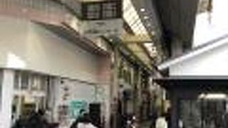 餅飯殿センター街です