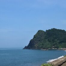 日本海の景色が美しい米山海水浴場