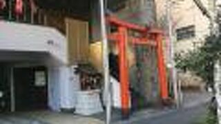 ビルの２Fにある