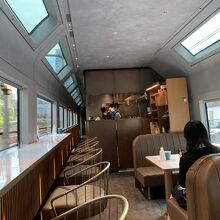 カフェテリア（4号車）予約制