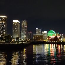 遠くからでもよく目立ち　ザ　ヨコハマの景色です