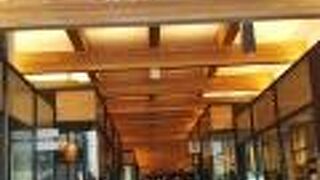 生まれ変わった新風館